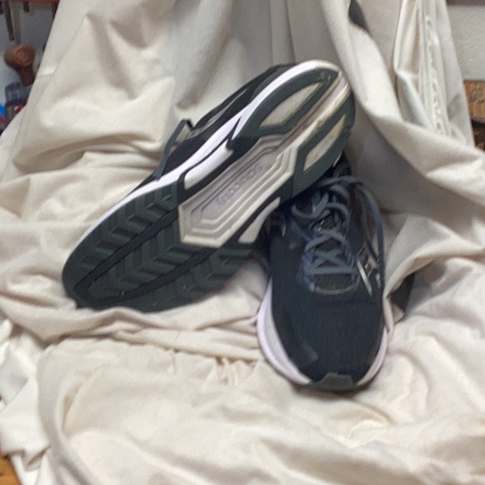 Running shoes - Picture 2 of 4